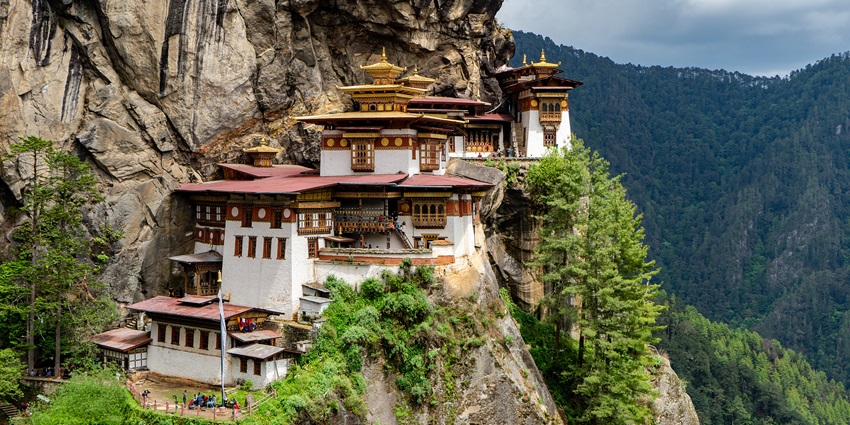 The hilltop Taktsang Gompa, one of the best places to visit in Tawang in November.