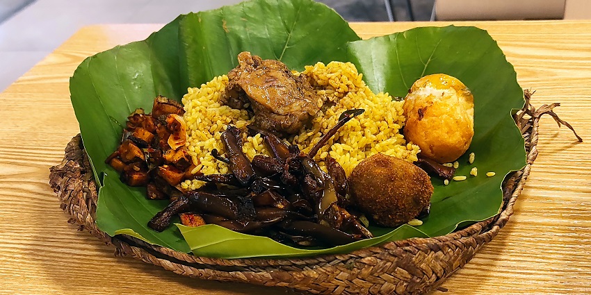Enjoying spicy seafood curry and hoppers is one of the flavorful things to do in Hikkaduwa.
