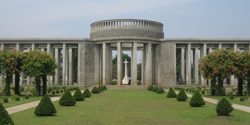 The entrance of the Taukkyan war cemetery is surrounded by trees, one of the historical places in Yangon.