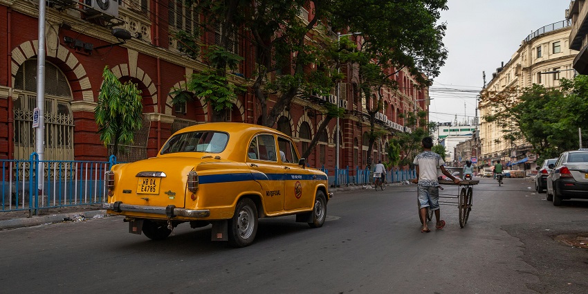 Crowded urban street in Kolkata during daytime