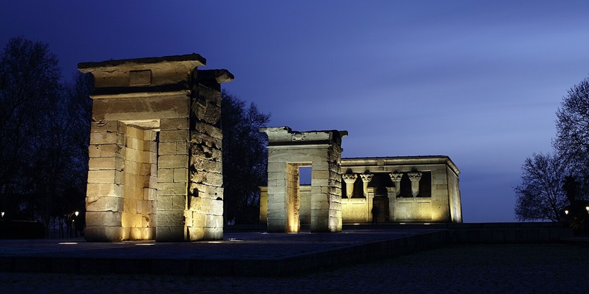 Temple de Debod at night with good lighting, old Spanish architecture and broken walls