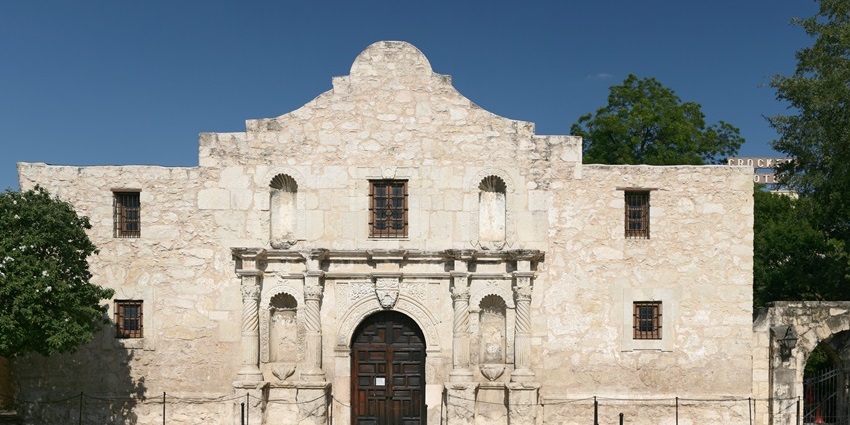 Image of the Alamo, one of the most iconic historical places in San Antonio.