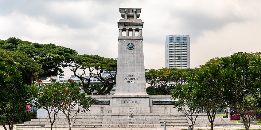 The Cenotaph, a war memorial, is on the list of the top 10 monuments to visit in Singapore
