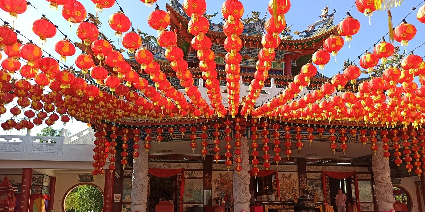 A vibrant image of the Thean Hou Temple with all the stunning colours representing a festive look.