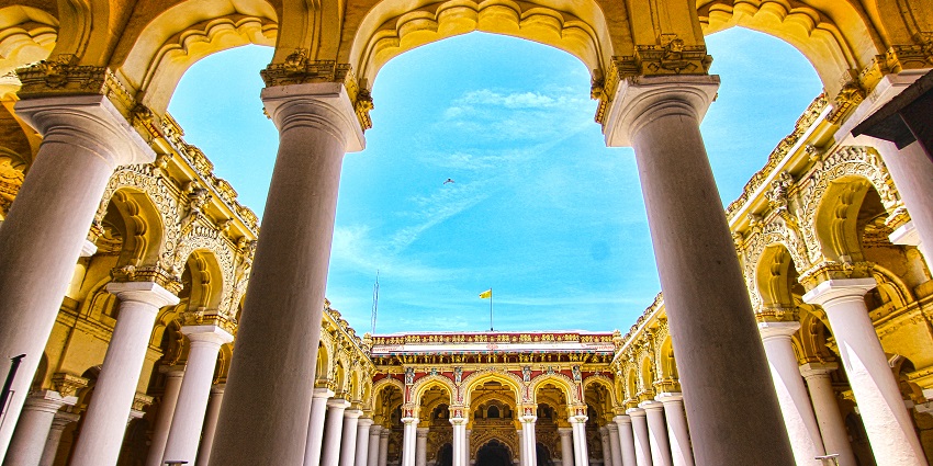 An image of Thirumalai Nayakar Mahal, one of the best places in Madurai, Tamil Nadu.