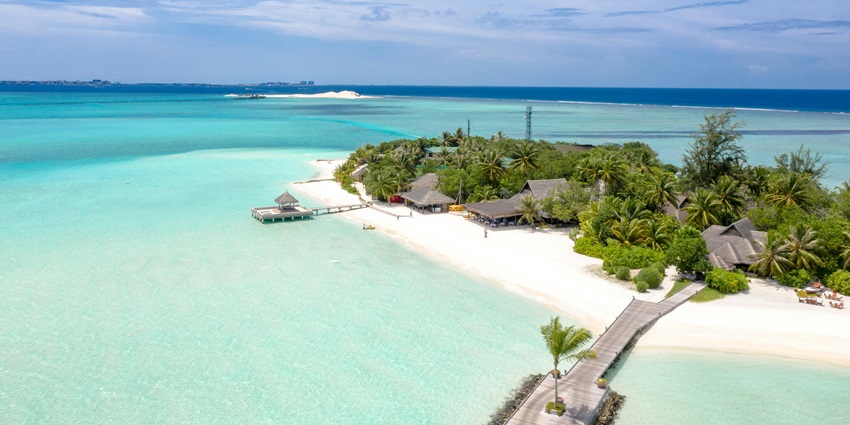 Thoddoo Island beach, one of the best places to visit in Maldives in April