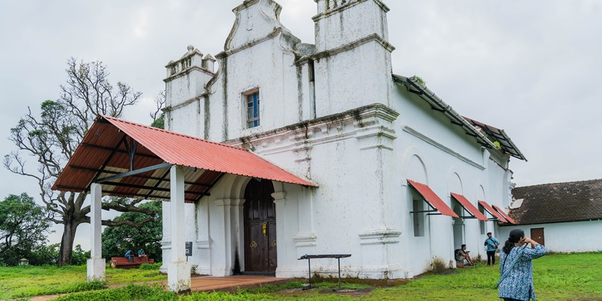 Three Kings Chapel with a white building of the church, one of the places in Goa