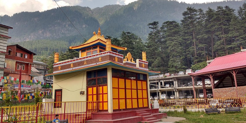 An image of the Buddhist Monastery it is one of the things what is Manali Famous for
