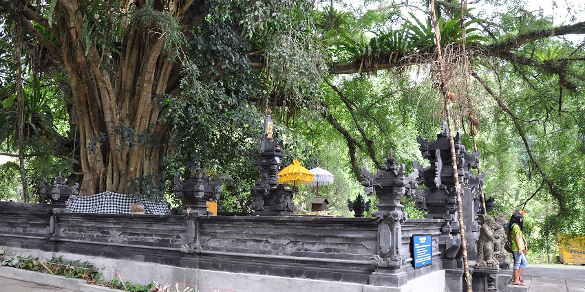 Tirta Empul Temple, with traditional stone structures, is one of the places to visit in Bali in December.