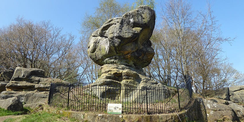Massive frog-shaped granite rock formation perched above Nakki Lake, among the best places to visit in Mount Abu in October.