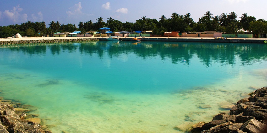 The majestic blue waters of the Ukulhas Island, best places to visit in Maldives in March
