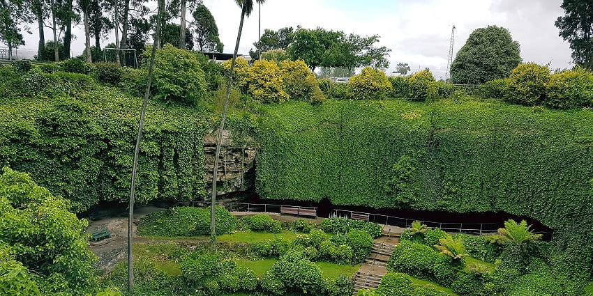 The amazing view of the Umpherston Sinkhole with its enigmatic garden and landscapes.
