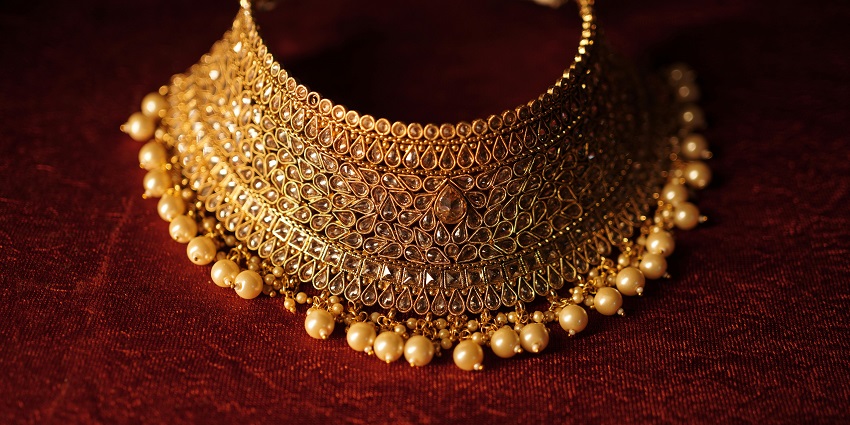 Intricate Gold Necklace Adorned with Elegant Pearl Accents in Traditional Style