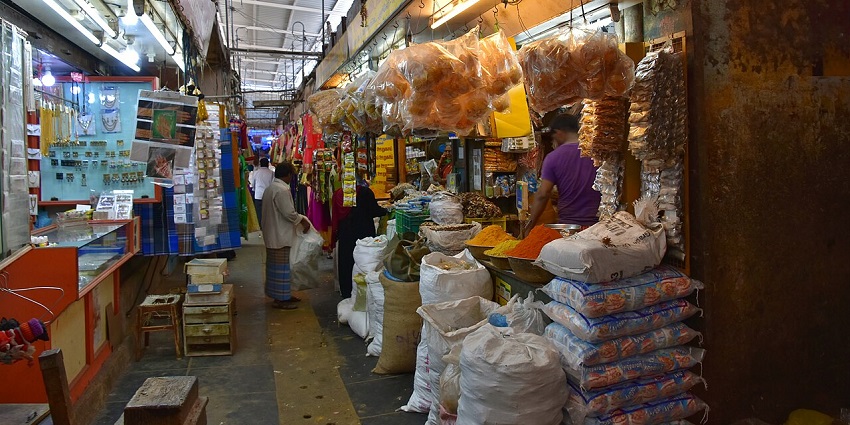 Indian market with spice sacks, snacks, and on the list of what to buy in Pondicherry.