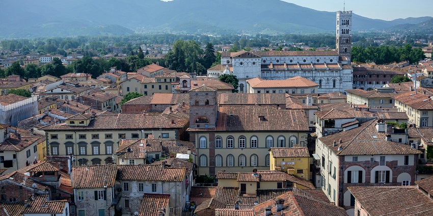 Lucca’s Renaissance walls with tree-lined paths offer scenic bike rides and peaceful walking experiences.