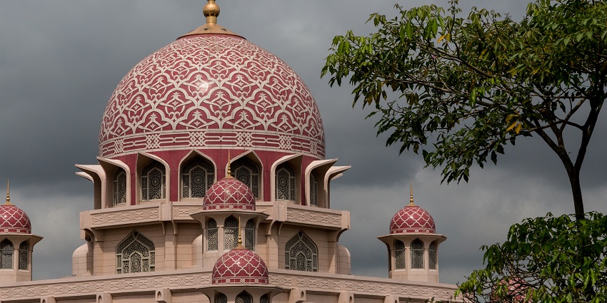 Among the best things to see in Putrajaya is the stunning pink-domed Putra Mosque by the lakeside.