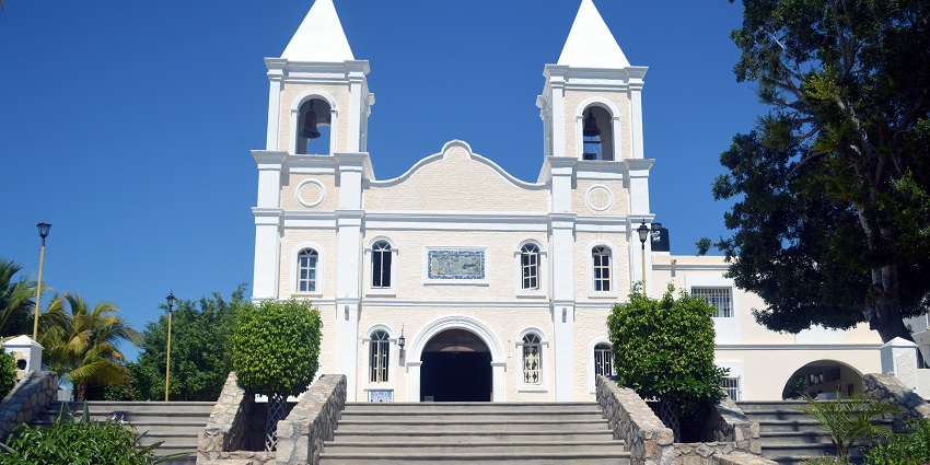 Things to do in San Jose Cabo, Mexico, include visiting the Plaza Mijares, the square.