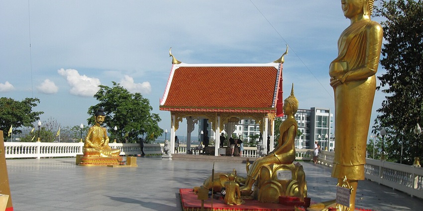 Things to do in Pattaya with family include visiting the massive Big Buddha statue from the peaceful Wat Phra Khao Yai temple.