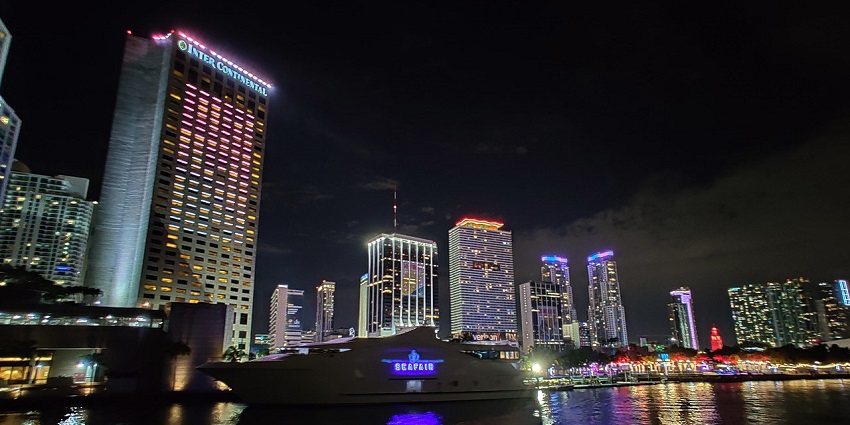 Things to do in Downtown Miami at night include strolling through Bayfront Park with Biscayne Bay in the background.
