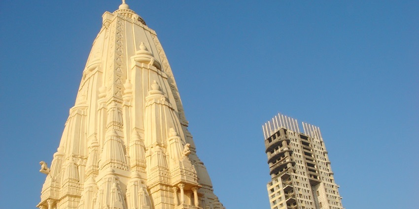A glimpse of the towering Walkeshwar Temple, a revered attraction in Tamil Nadu.