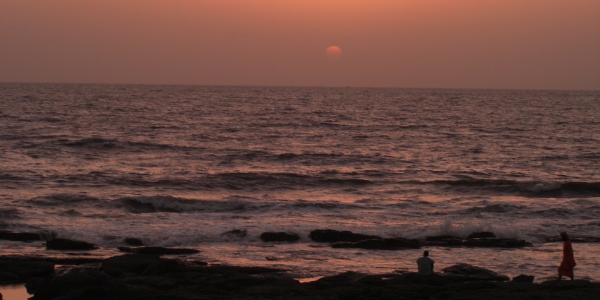The majestic Worli Sea Face is among the best places to visit in Mumbai in December.