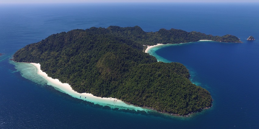 Tranquil Za Det Nge Island, one of the top islands in Myanmar, offering peaceful shores.