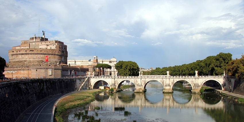 Massive structure of Castel Sant’Angelo, tall carved sculptures outside and street lamps.