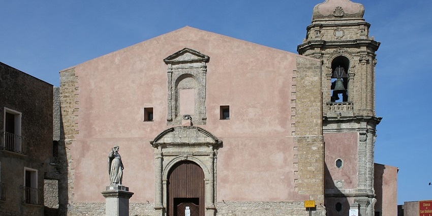 Stone façade of Macerata Cathedral with arched entrance and tall bell tower, one of the best things to see in Macerata Italy.