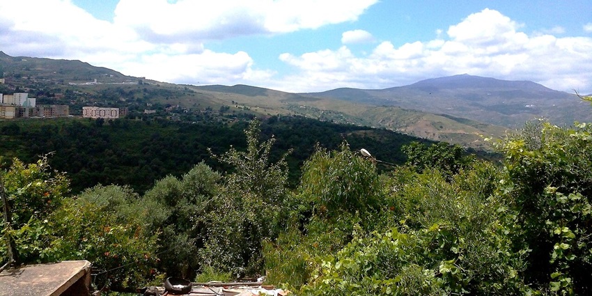 Green hills and homes in Bouhamdoune, one of the peaceful places to visit near Morocco.