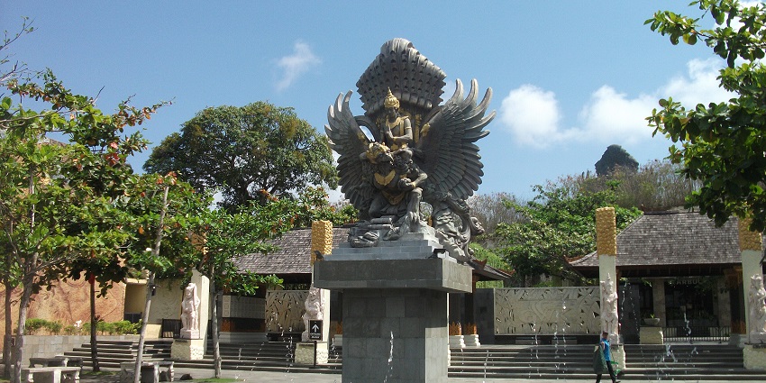 Exploring the grand monument is one of the most cultural things to do in Pecatu.