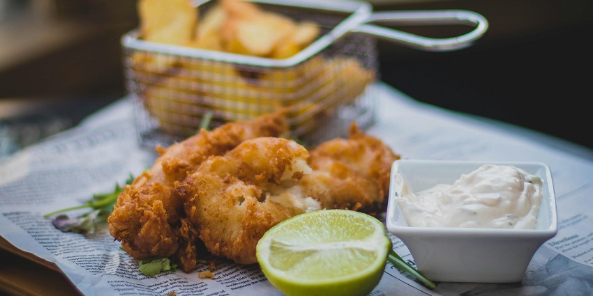 Enjoy fish fry with lemon and dip at Oistin's Christmas, things to do in Barbados in December.
