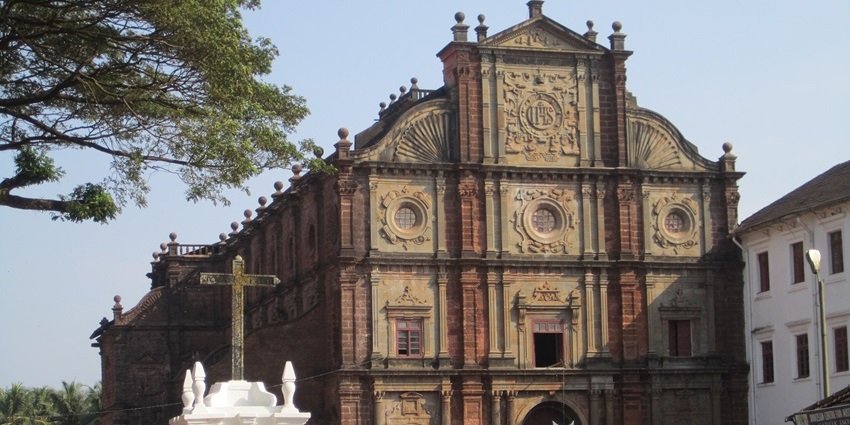 Basilica of Bom Jesus in Goa with traditional Christian architecture, and people visiting, one of the best places to visit in Goa near Panjim.