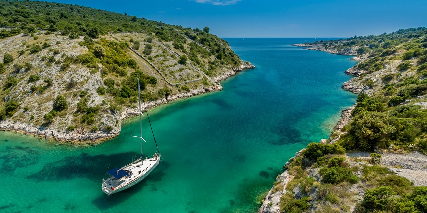 Aerial view of Blue Lagoon with anchored ships in turquoise water — places to visit near Split.
