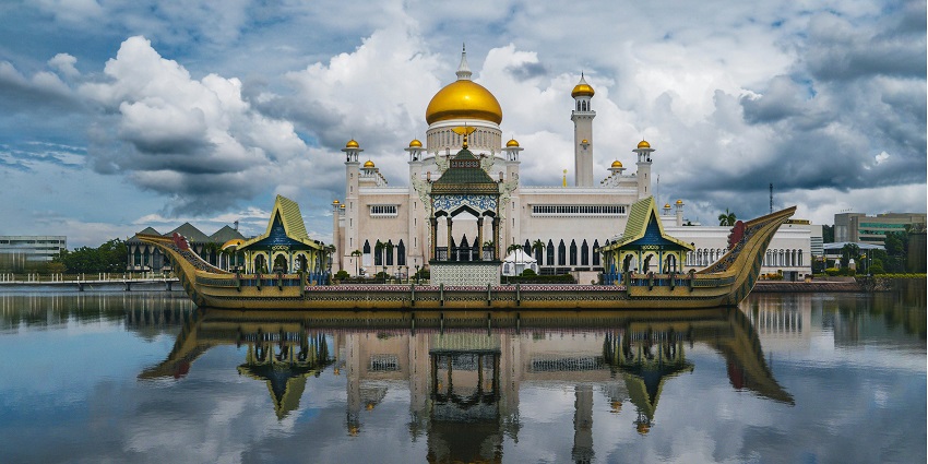 Saifuddien Mosque, a grand mosque with golden domes and Islamic architecture.