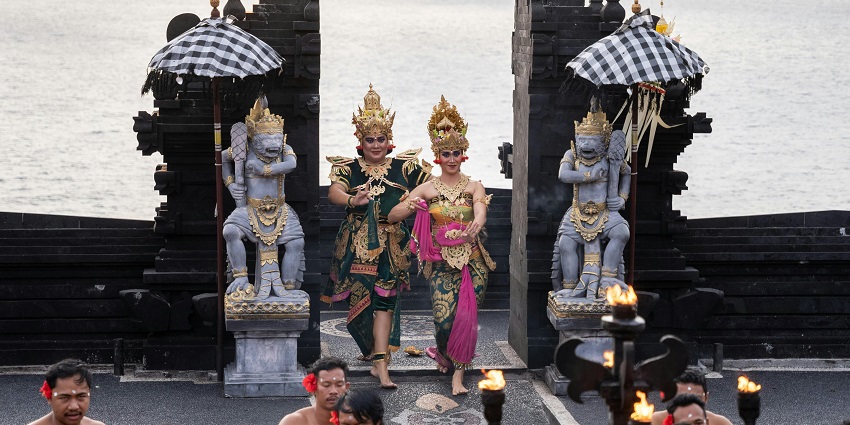 Experience a mesmerising cultural show, one of the most captivating things to do in Kuta for couples.

