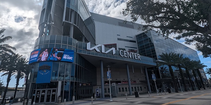 Watching the basketball game at the Kia Center is one of the top things to do in Orlando at night.
