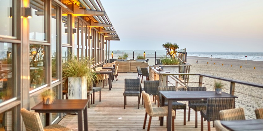 Dining by the coast is one of the most relaxing things to do in Manly.
