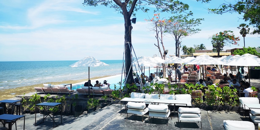 Enjoying a peaceful seaside dinner is one of the best things to do in Kuta Bali at night.