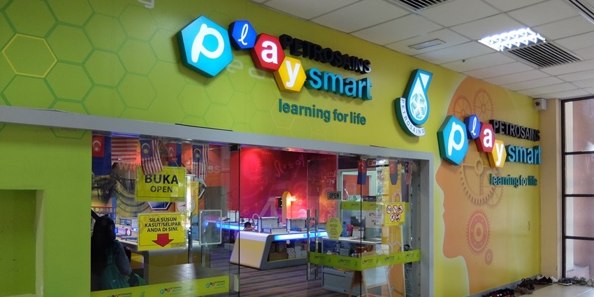 Discover the play area with interactive things displayed at the Petrosains museum, one of the best things to do in Malaysia with family.