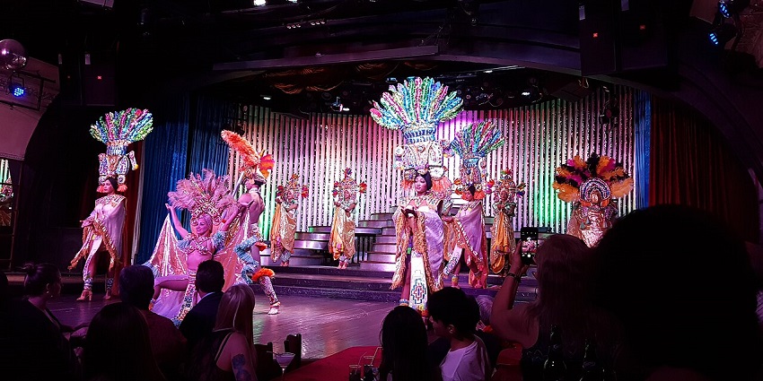 Watch dazzling performances by cabaret dancers, one of the top things to do in Havana at night.