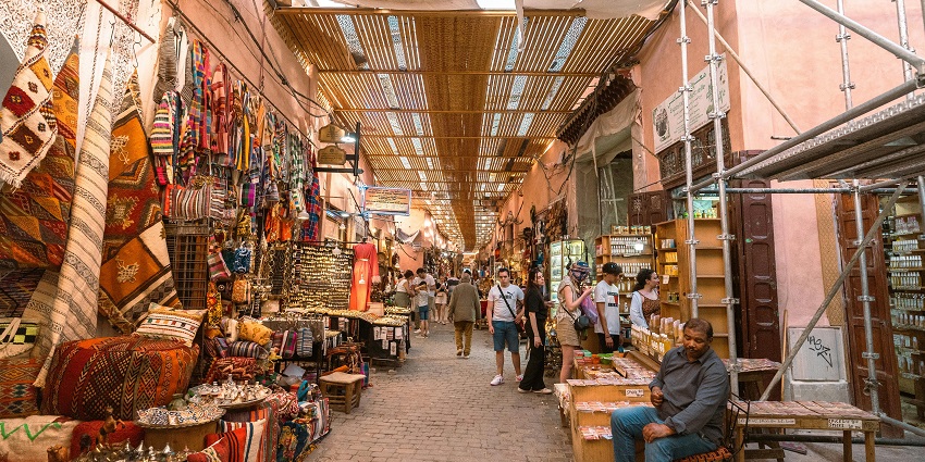 Traditional market with locals and vendors, top things to do in San Pedro Sula.
