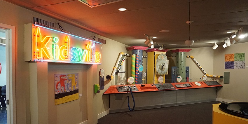 Museo Infantil El Pequeño Sula with colorful exhibits and interactive learning spaces.
