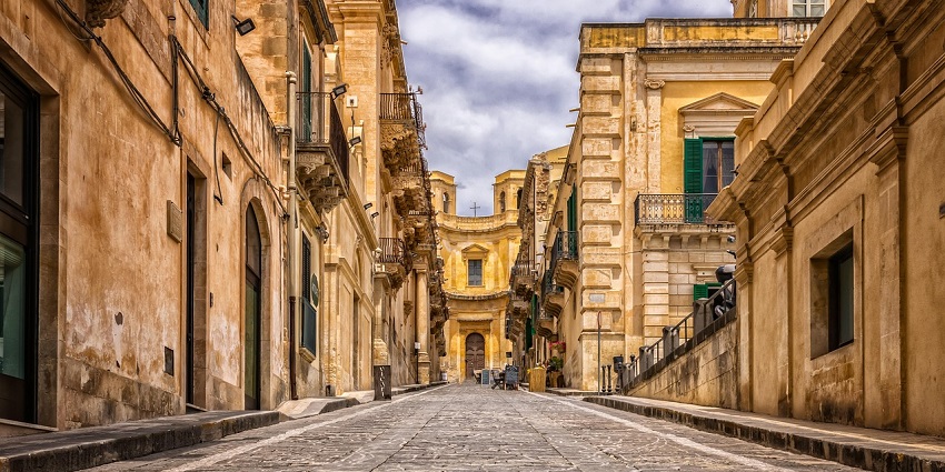 Explore the historic quarter, a top things to do in Colonia Uruguay.