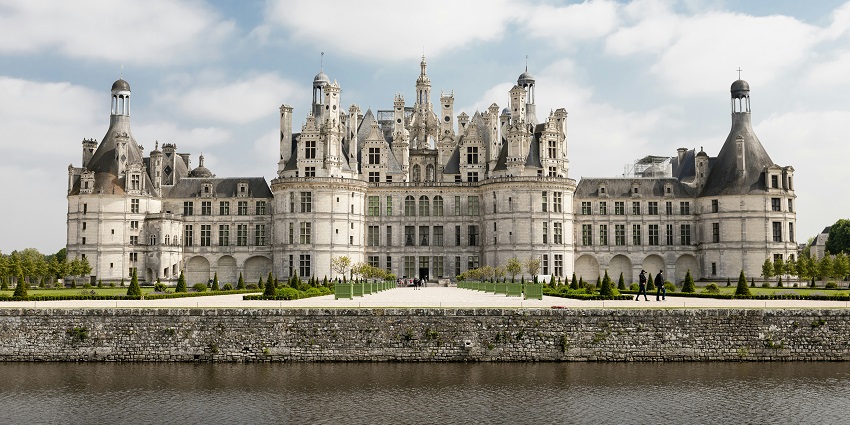 Château de Chambord in France with grand Renaissance architecture surrounded by lush greenery.