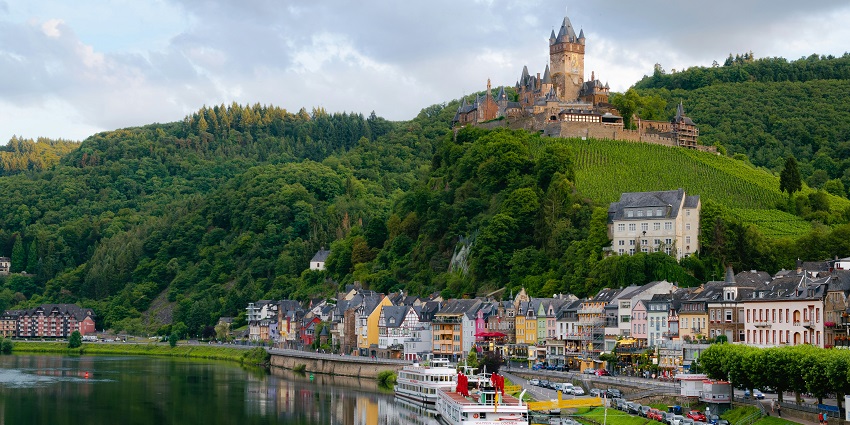 Cochem town in Germany with a hilltop castle, riverside views, and traditional half-timbered houses.