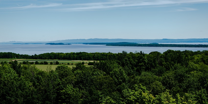 Île d'Orléans island view with surrounding water, a best places to visit near Quebec City.