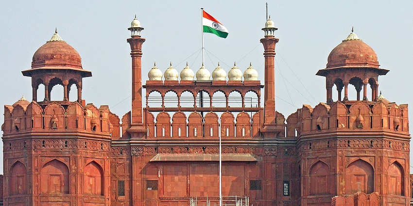 Close view of the Red Fort in Delhi with the Indian flag flying atop its central dome.
