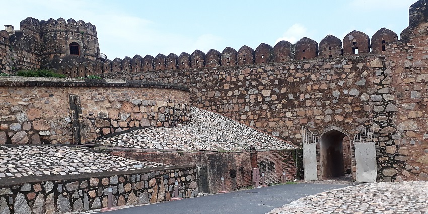 Jhansi fort of Rani Laxmi Bai with an entrance gate, old stone architectural walls, one of the places to visit near Lalitpur.