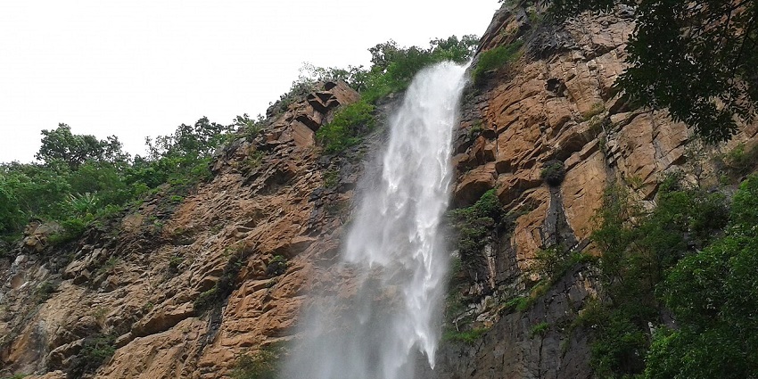 A view of Khandadhar Waterfalls, one of the top places to visit in Odisha in November.