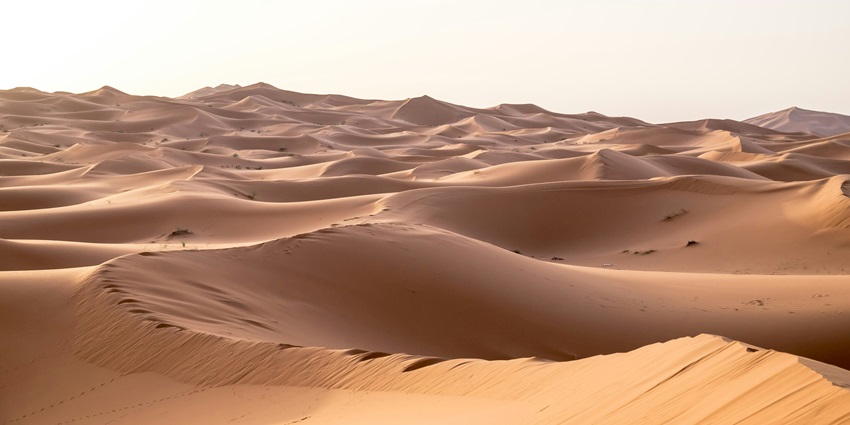Vast Mauritania desert landscape showcasing stunning places to visit near Morocco.